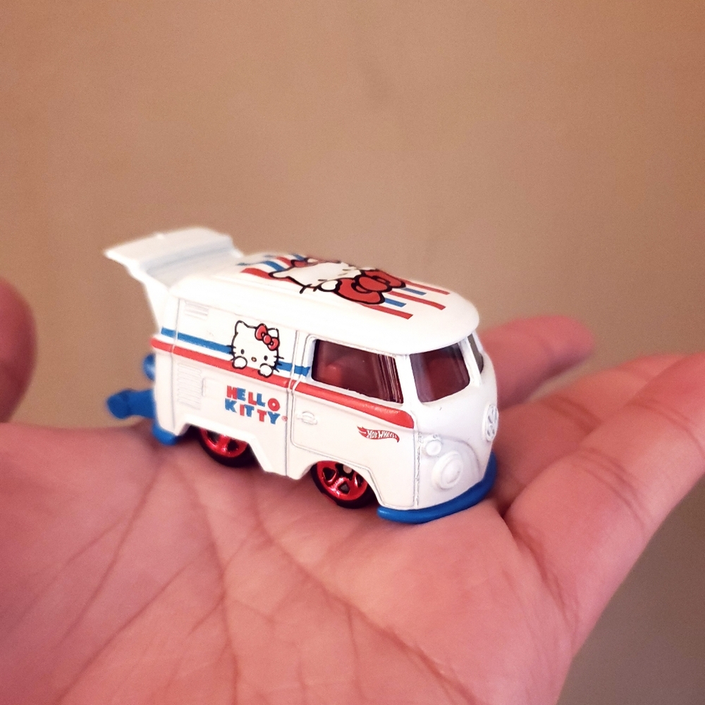 Hello Kitty VW Hot Wheels